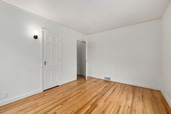 Building Photo - 2856 E 1st St