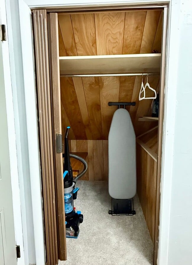 Building Photo - 1-Bedroom Apartment – Prime Poughkeepsie Location: Prime location!