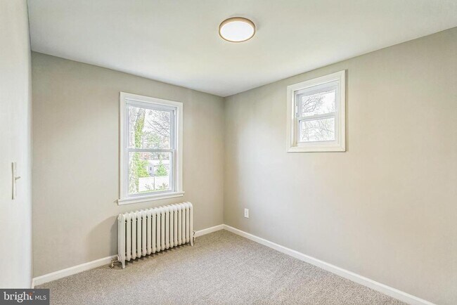 Building Photo - 557 9th Ave