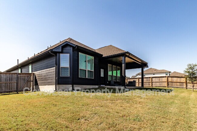 Building Photo - 305 Foxtail Wds