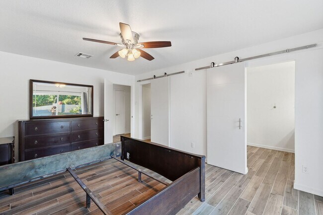 Building Photo - 4 Bed Home in Scottsdale Quarter!!
