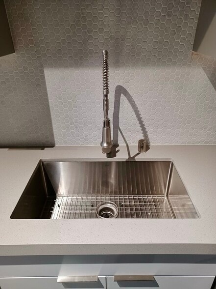 Building Photo - 353 E Bonneville Ave