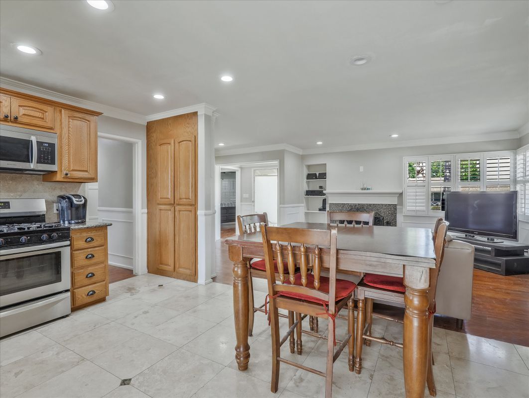 Building Photo - 3826 Burnside Ave