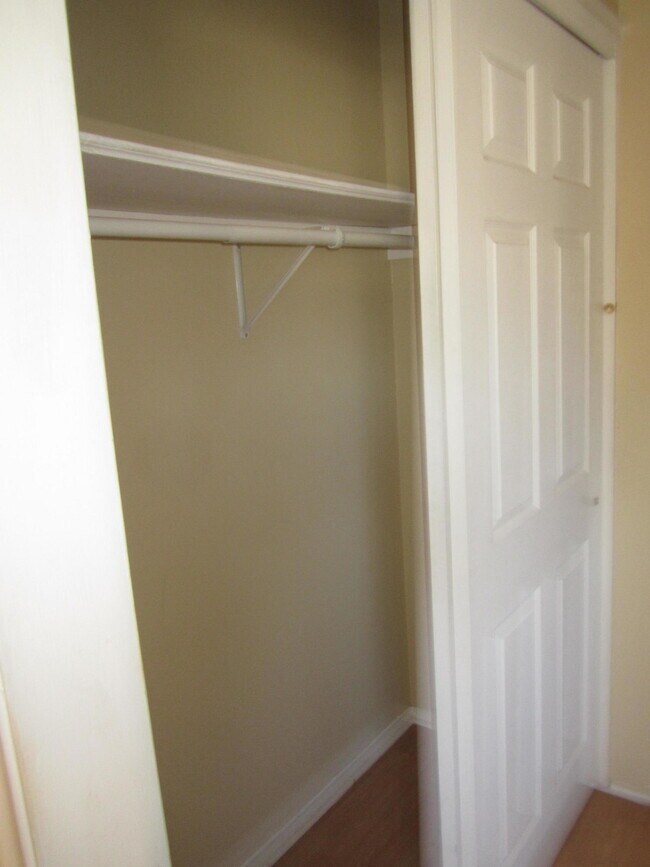Building Photo - 6717 Southwind Dr