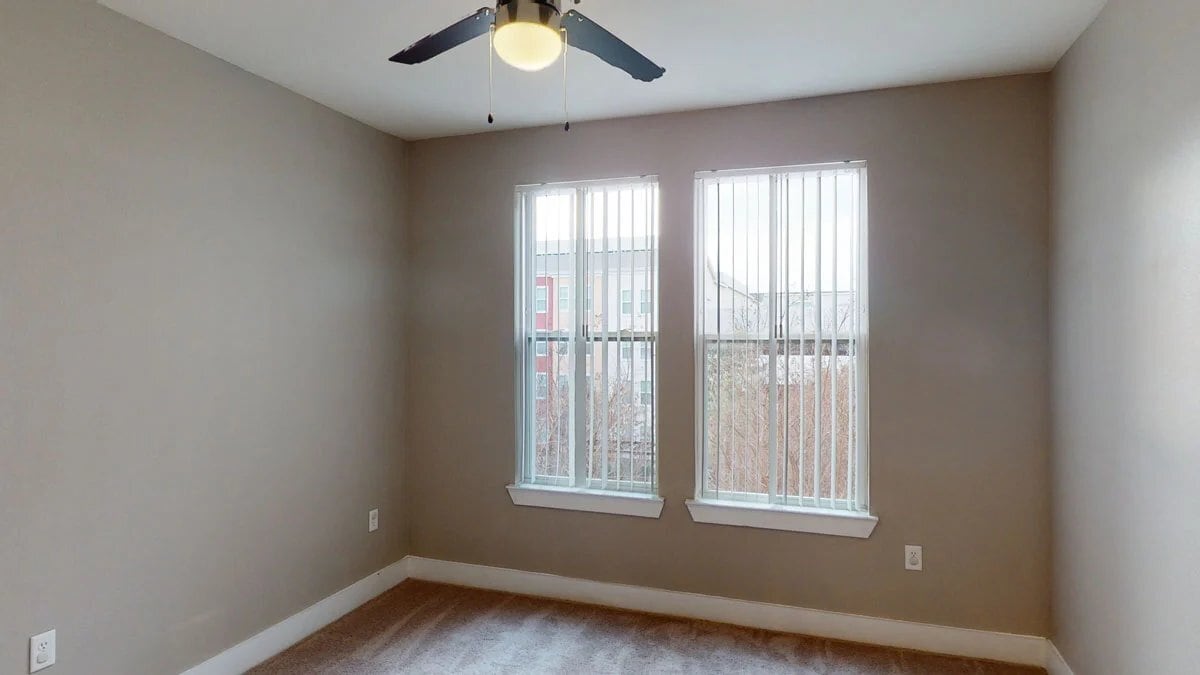 Building Photo - 305 River Fern Ave