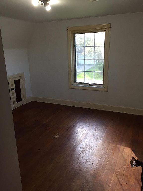 Building Photo - 570 Fairfield St