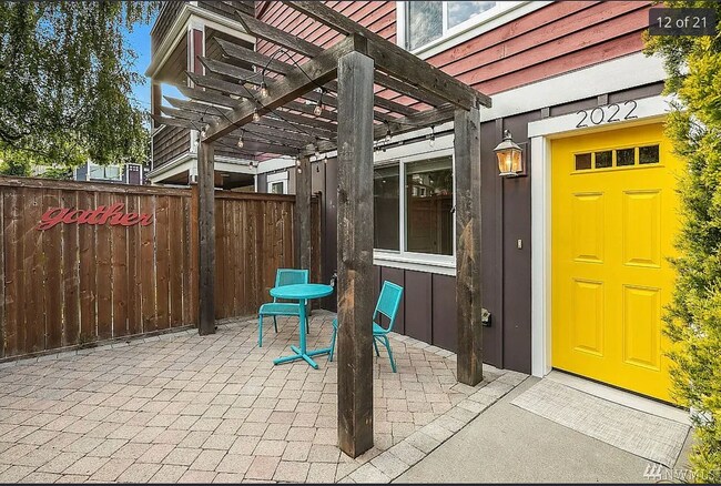 Building Photo - Modern 3Bed/3Bath Townhouse in Seattle - $3,500!!
