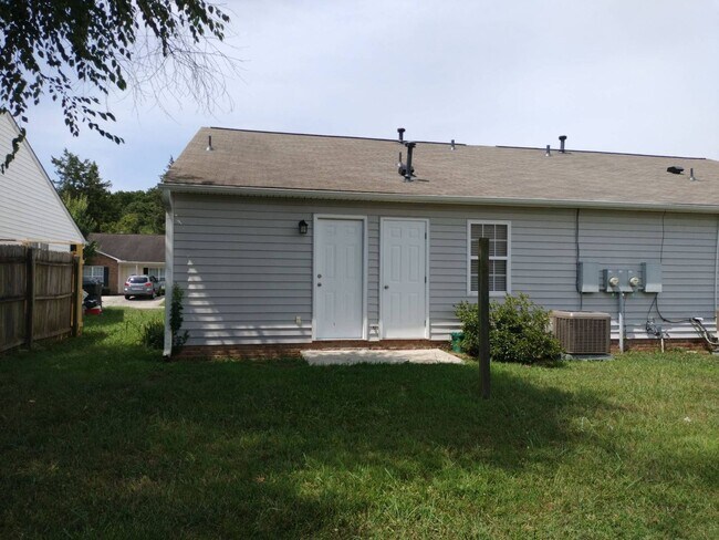 Building Photo - $200 Off Your First Full Month’s Rent!  Mo...
