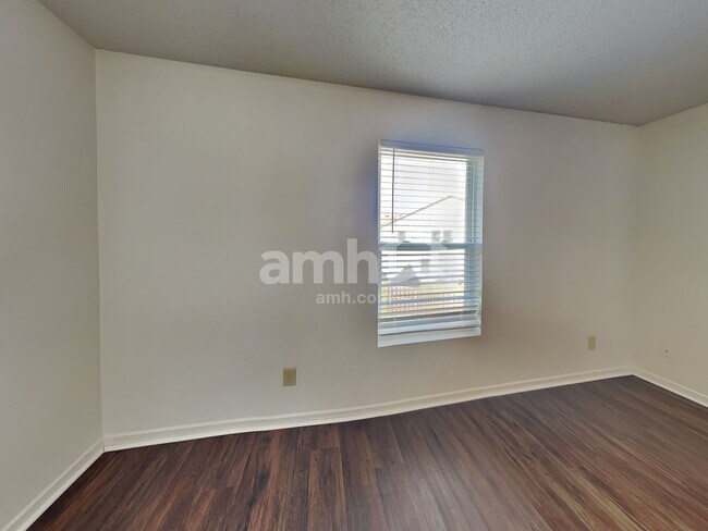 Building Photo - 10286 Butler Dr