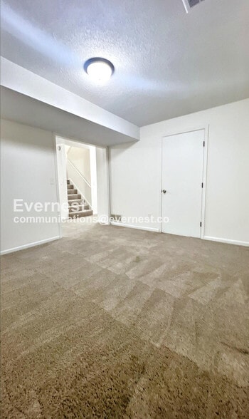 Building Photo - 325 Fawn Valley St