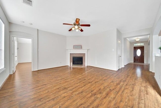Building Photo - 815 McIntosh Bend Dr