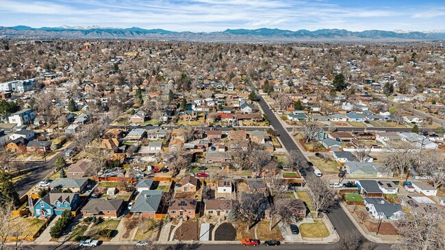 Building Photo - Available NOW! 3 Bedroom 2 Bath Beautiful Home in Sunny Side!