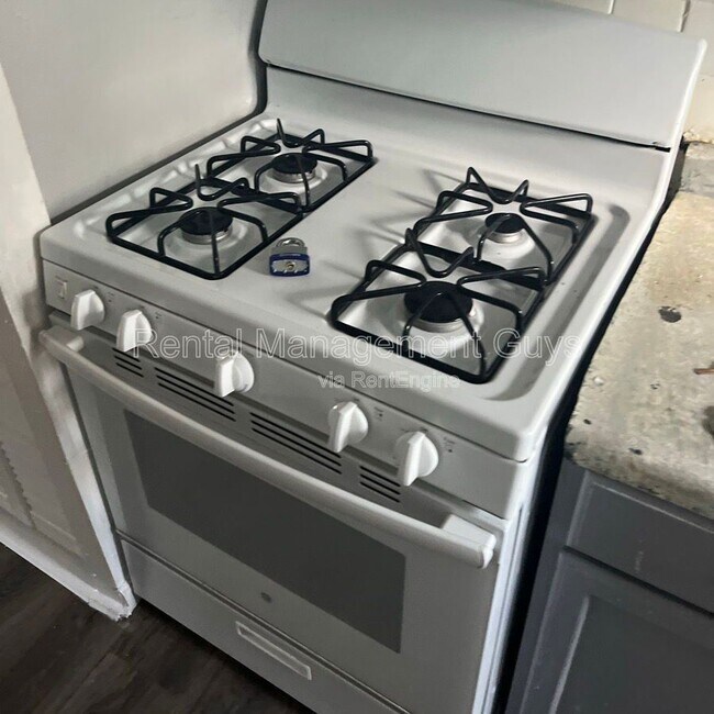 Building Photo - 2110 Fremont Ave N