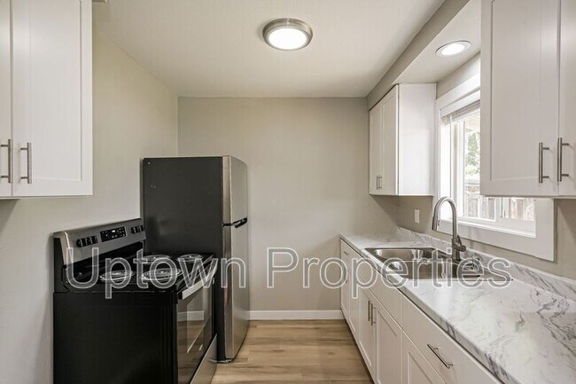 Building Photo - 466 N Adair St