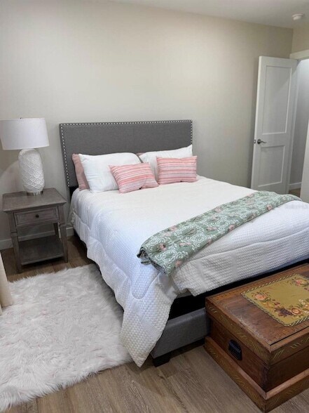 Building Photo - 5247 Carmilfra Dr