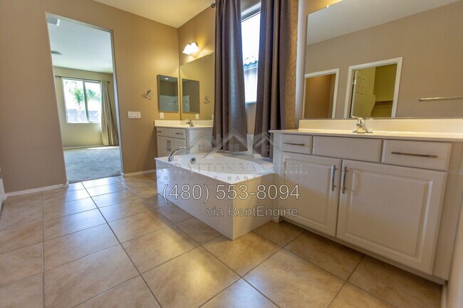 Building Photo - 18295 W Saguaro Ln