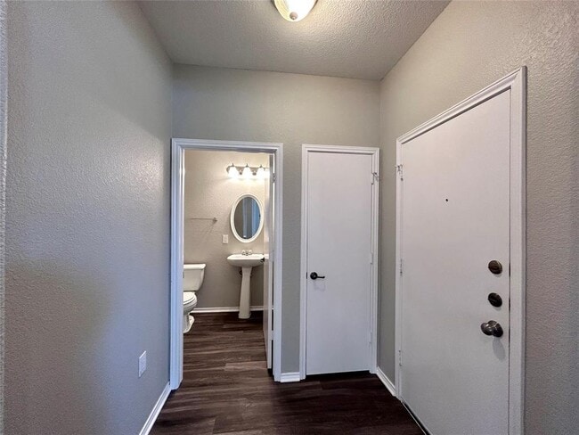 Building Photo - 8916 Ipswich Bay Dr