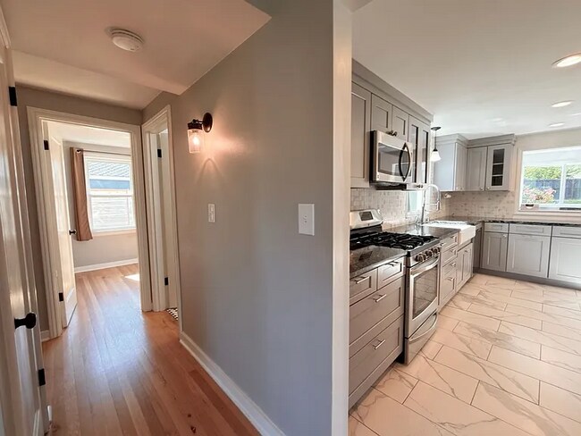 Building Photo - This spacious four-bedroom, two-bathroom