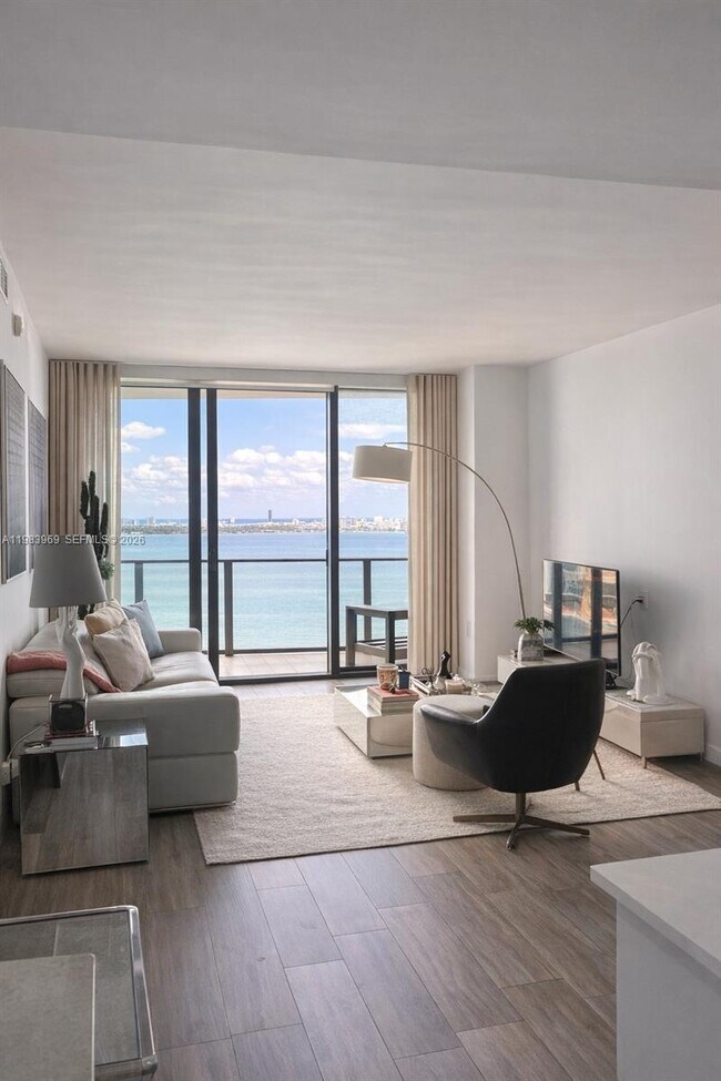 Building Photo - 460 NE 28th St