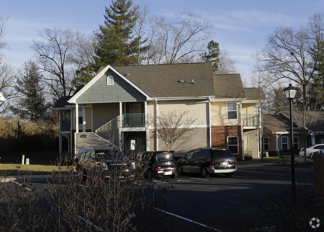 Building Photo - Highland View