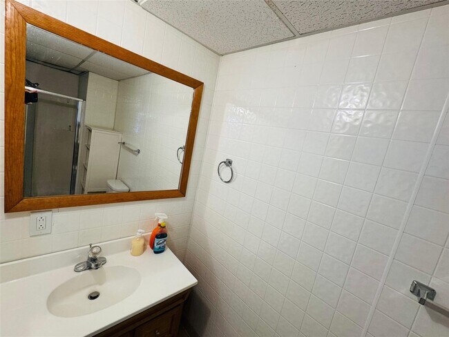 Building Photo - 157 Harry L Dr