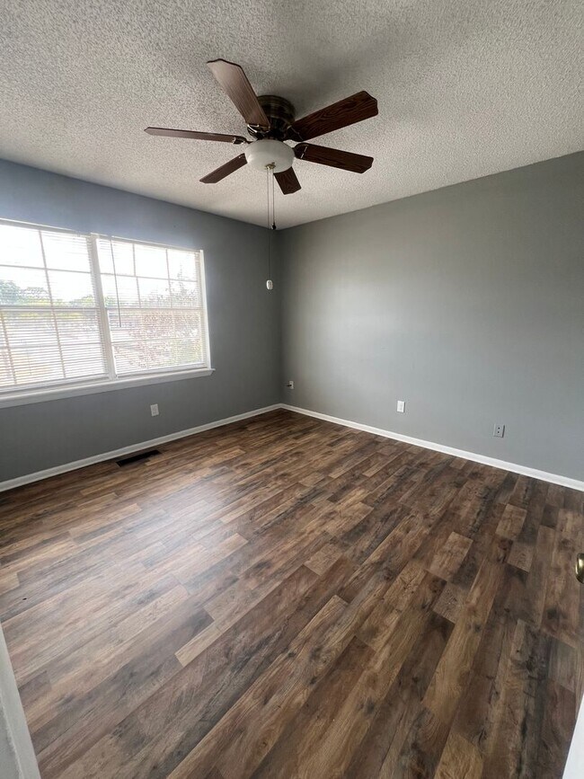 Building Photo - Updated Sanford Condo with Private Patio & Community Pool Near Downtown!