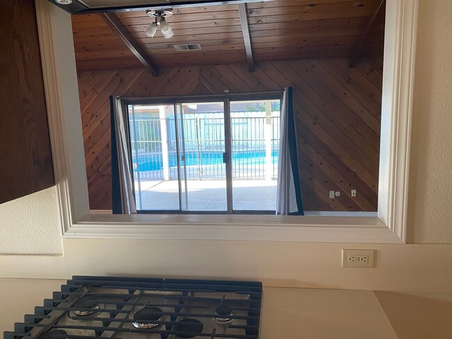 Building Photo - 3710 W Sunnyside Ct