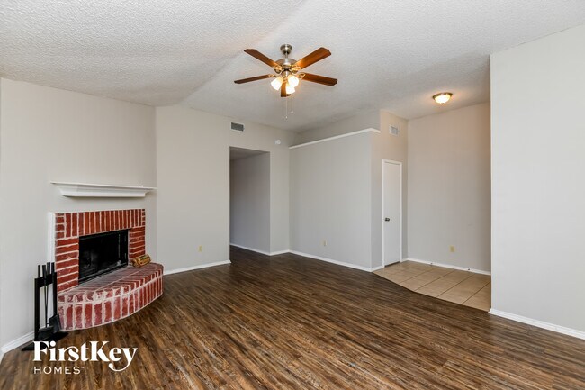 Building Photo - 10913 Ives St