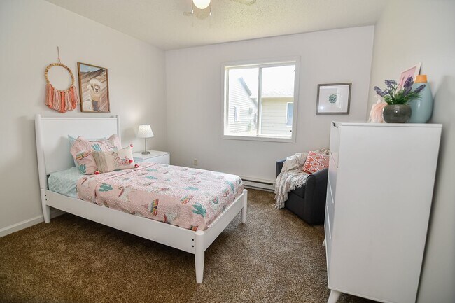 Building Photo - 3 Bedroom, Single-story Townhomes for rent in Marshalltown, IA