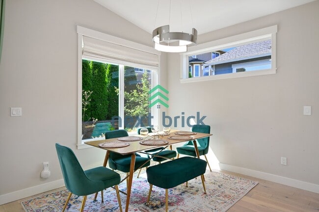 Building Photo - Charming 3-Bed, 2-Bath with 2,170 Sq. Ft. in Beautiful Snohomish!