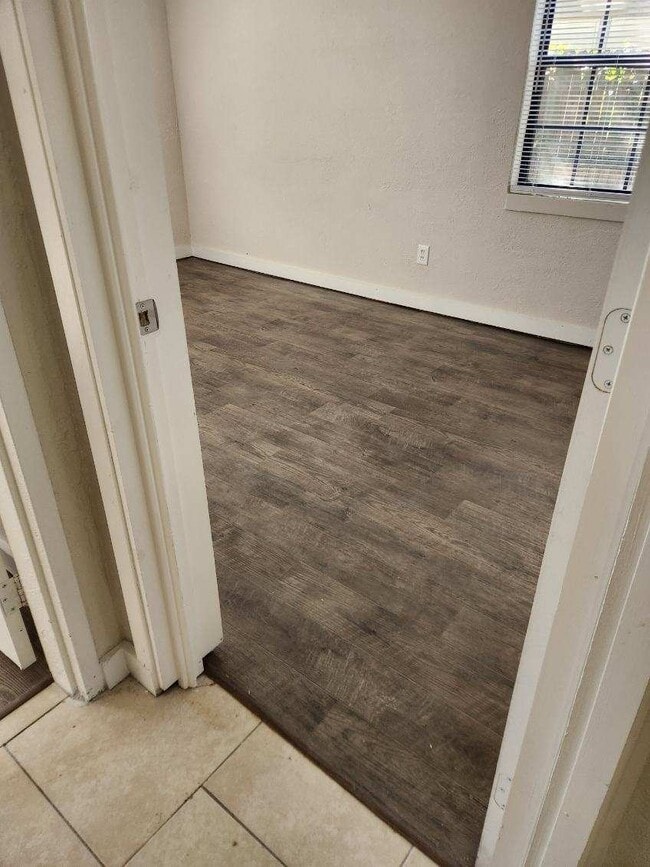 Building Photo - 5919 Oaklane Dr