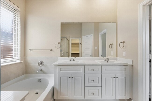 Building Photo - 3916 Ford Dr
