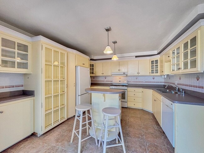 Building Photo - Beautiful 3BD/2.5BA Condo in Tierrasanta w...