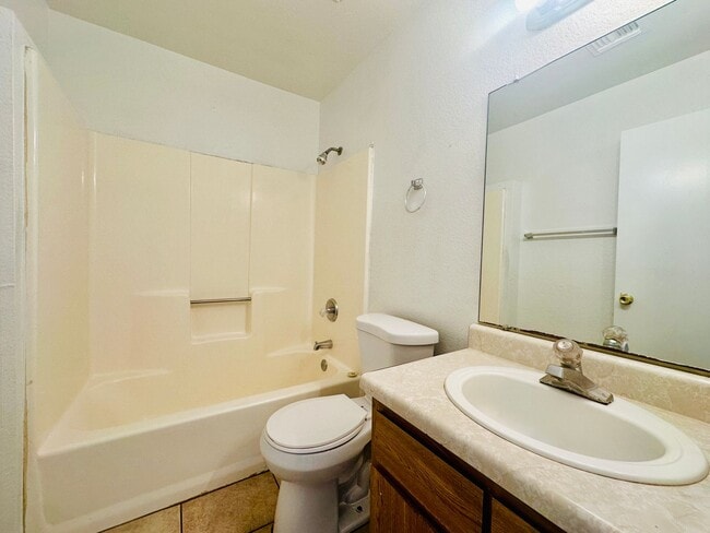 Building Photo - Alamo1185