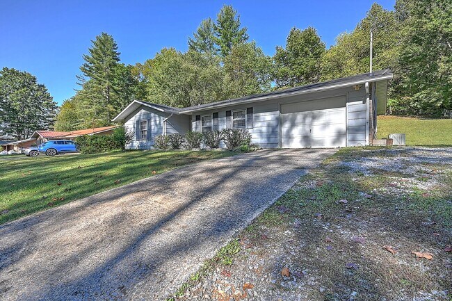 Building Photo - 2810 Antioch Rd
