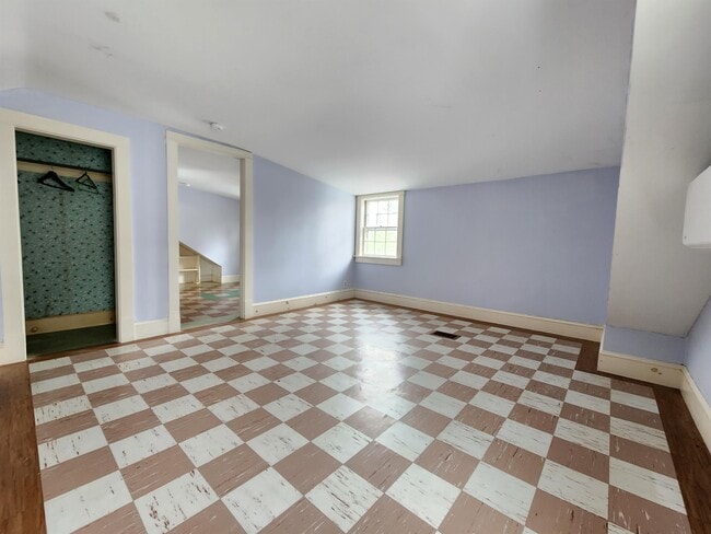 Building Photo - 281 Wilson St