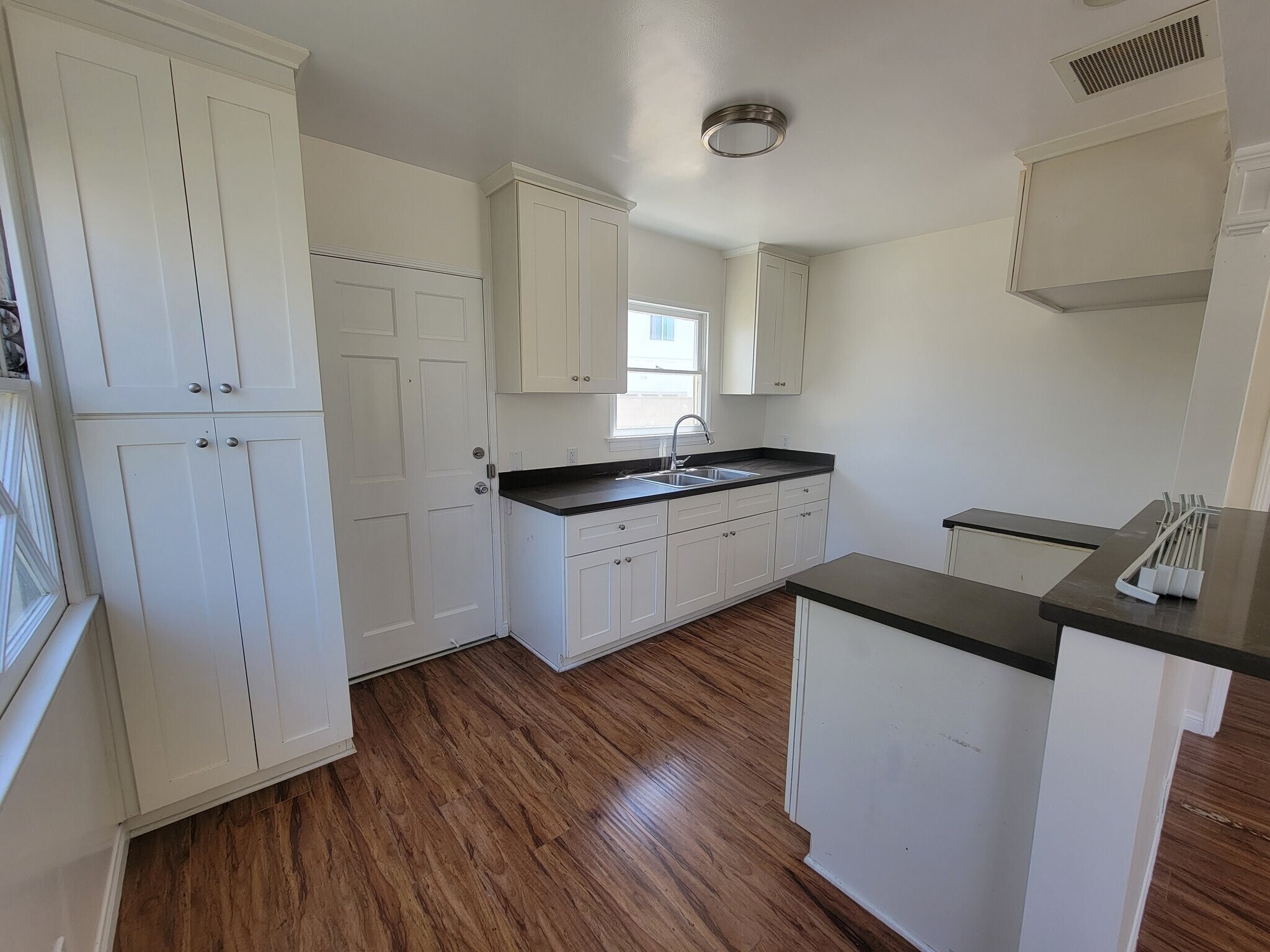 Building Photo - 13626 Leadwell St