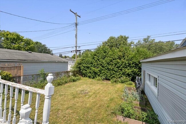Building Photo - 1023 Amelia St