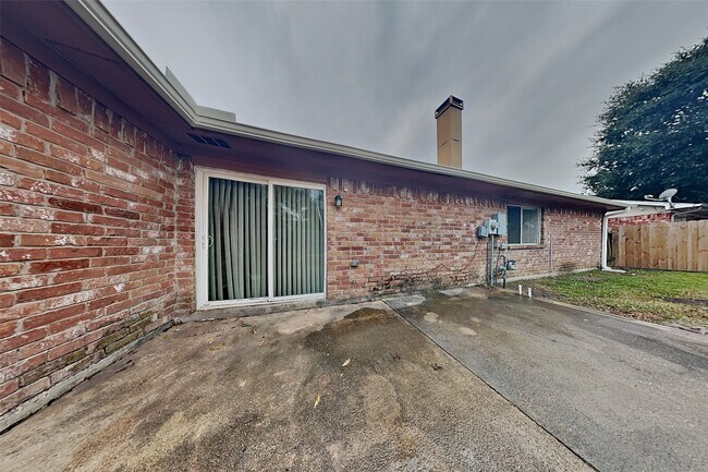 Building Photo - 13906 Rosetta Dr