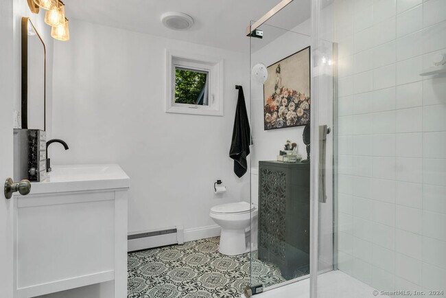 Building Photo - 32 Twin Bridge Rd