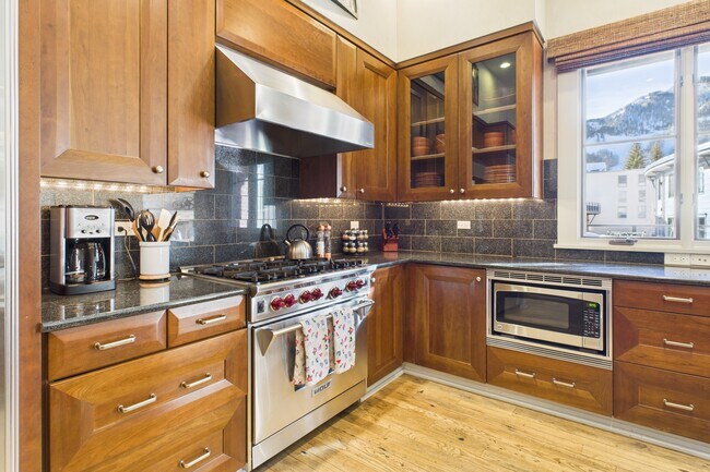 Building Photo - 501 Rio Grande Pl