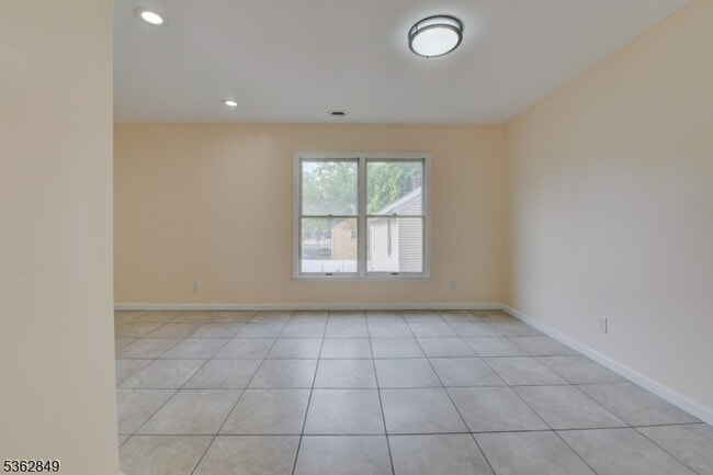 Building Photo - 145 S Arlington Ave