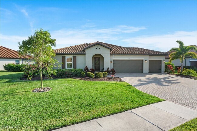 Primary Photo - 2033 Grove Dr
