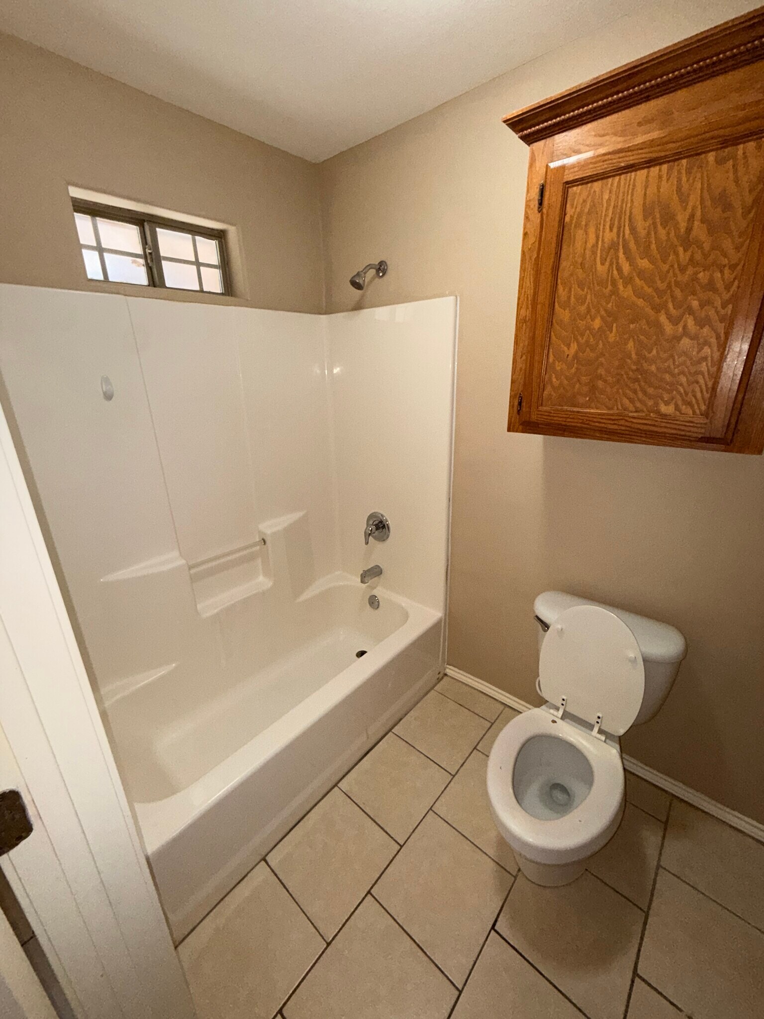 Master Bed Bathroom - 302 W Amy Dr