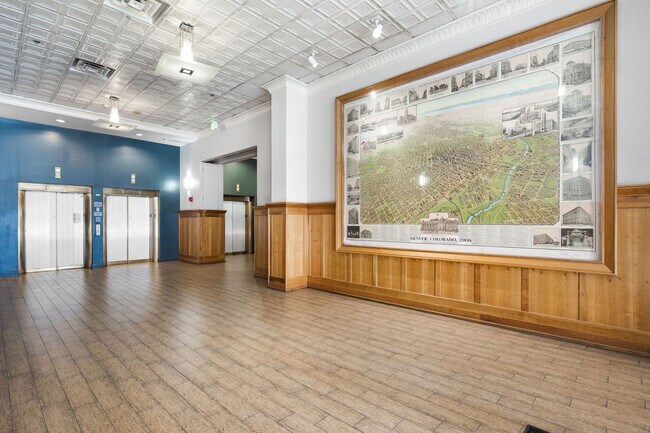 Building Photo - Spacious 1BD, 1BA Downtown Condo with Parking Spot