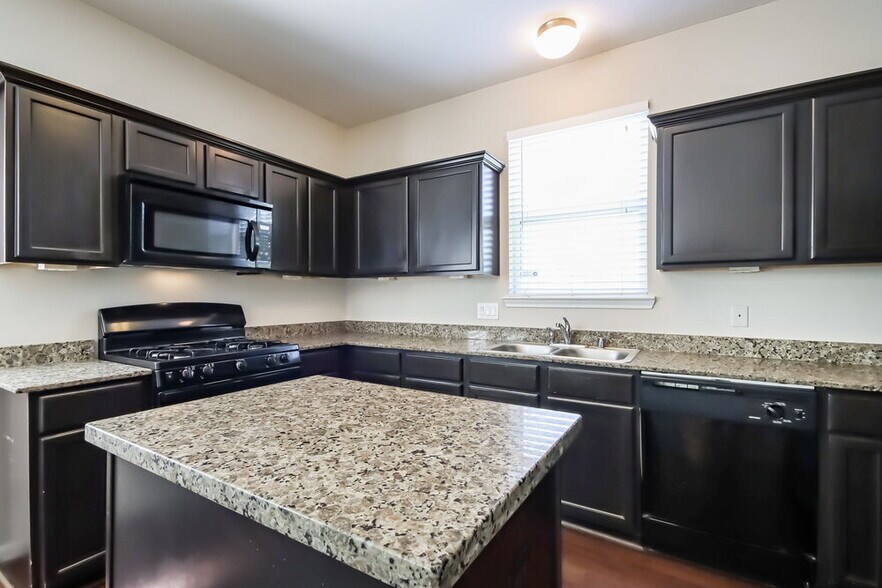 Building Photo - 3355 Allington Ct
