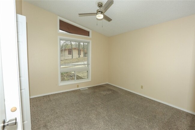 Building Photo - 39 Sheneman Dr