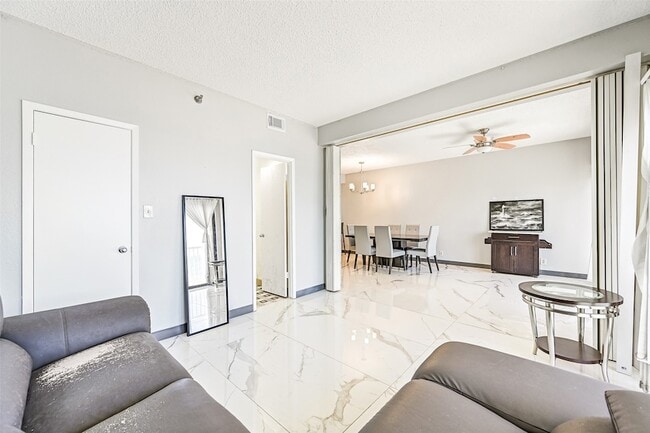 Building Photo - 7700 Seawall Blvd