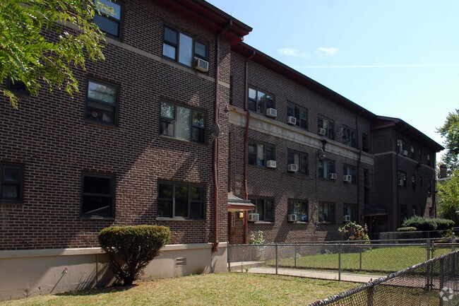 Building Photo - Arlington Gardens - 5 Buildings