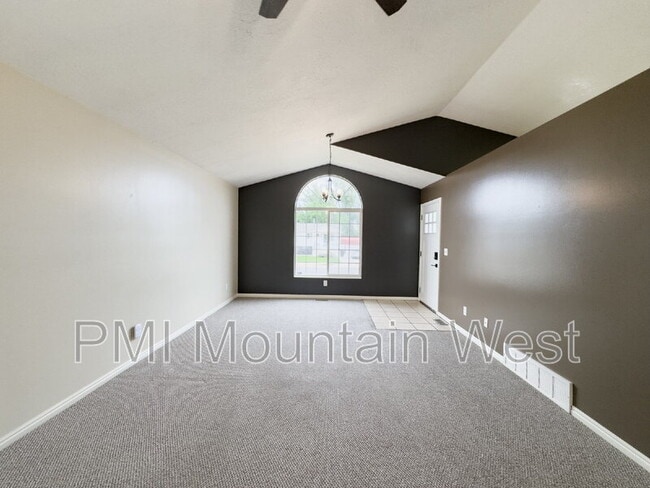 Building Photo - 2419 1850 N St